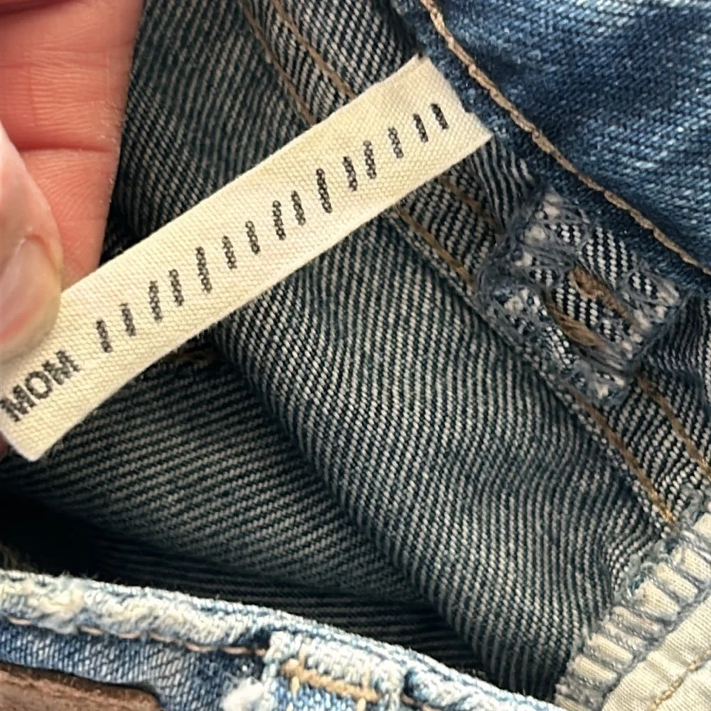 Garage MOM jeans embroidered distressed size 3